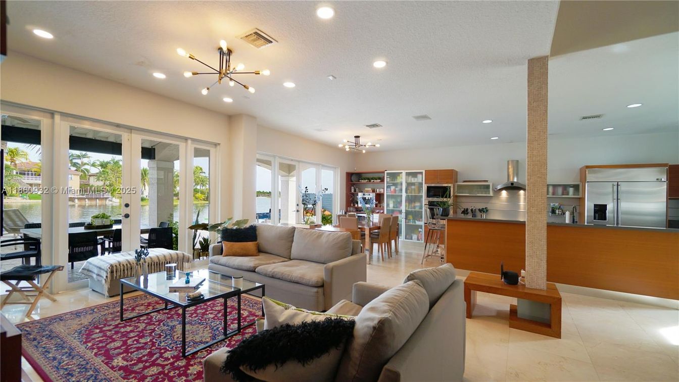 Dining room, Interior, Kitchen, Living room, Pendant Lights, Recessed Lighting, Stainless Steel Appliances