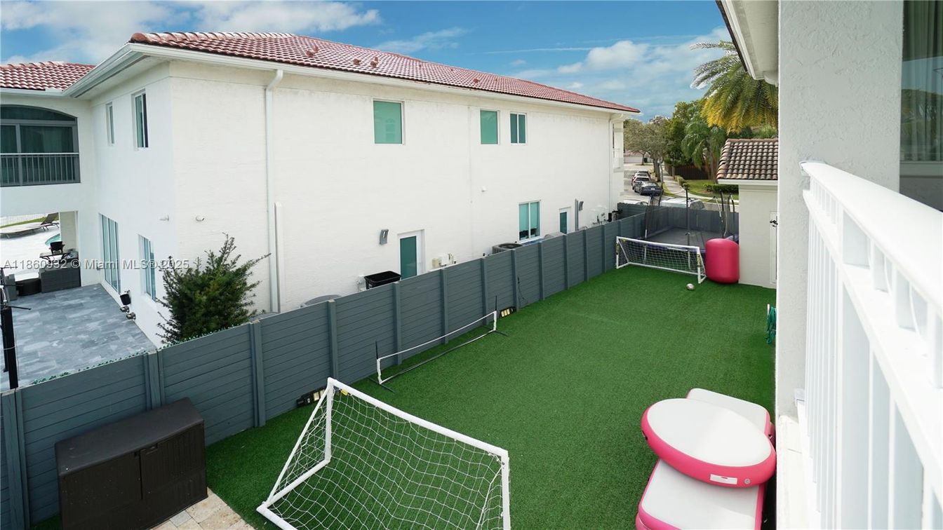 Backyard, Exterior