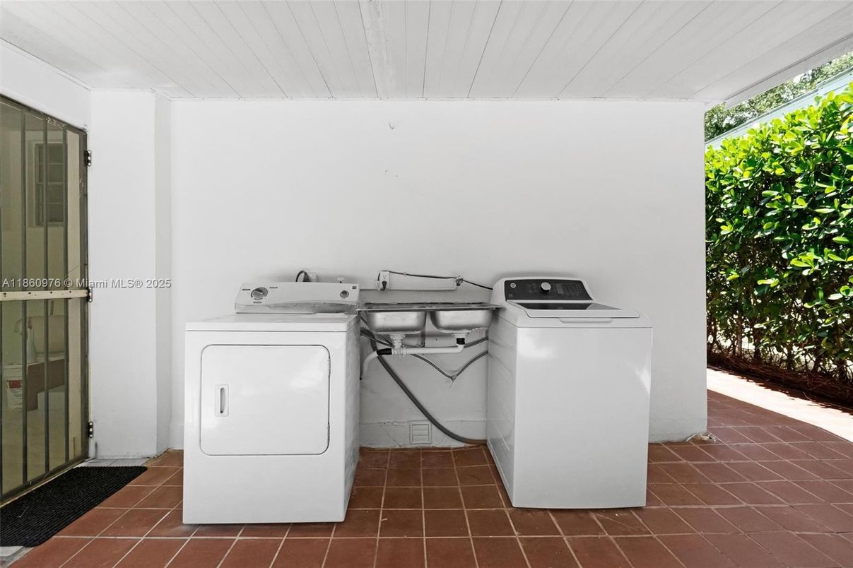 Exterior, Washer