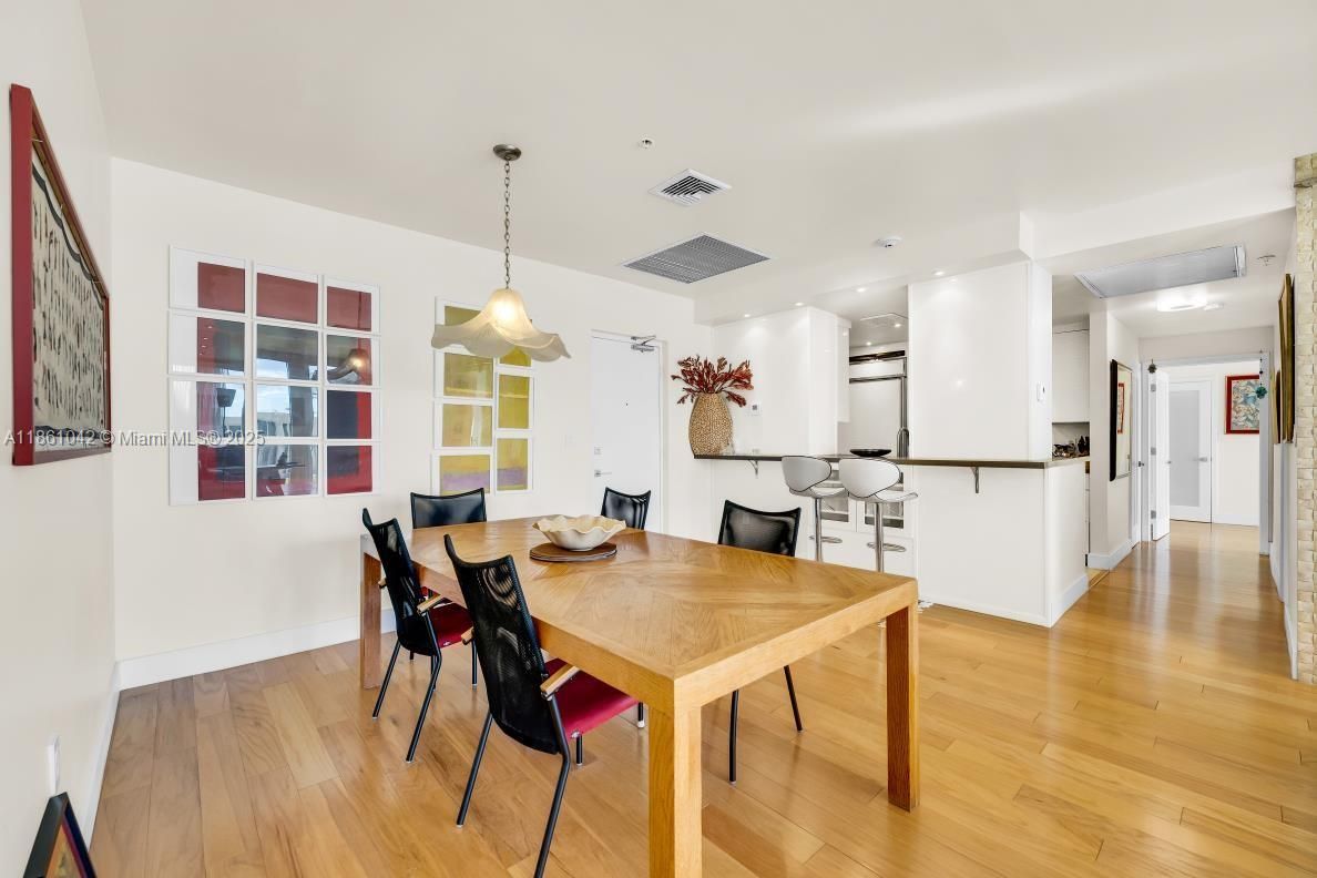 Dining room, Interior, Kitchen, Pendant Lights, Recessed Lighting, Wood Texture Flooring