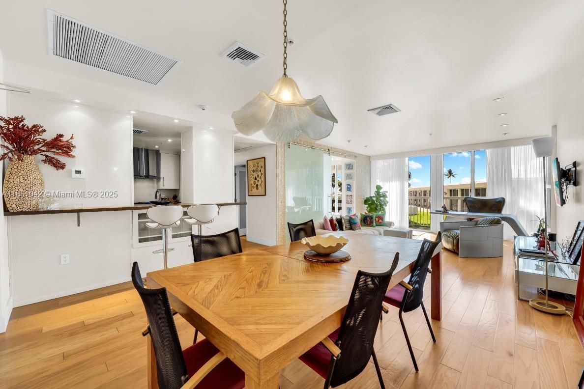 Dining room, Interior, Kitchen, Pendant Lights, Recessed Lighting, Wood Texture Flooring