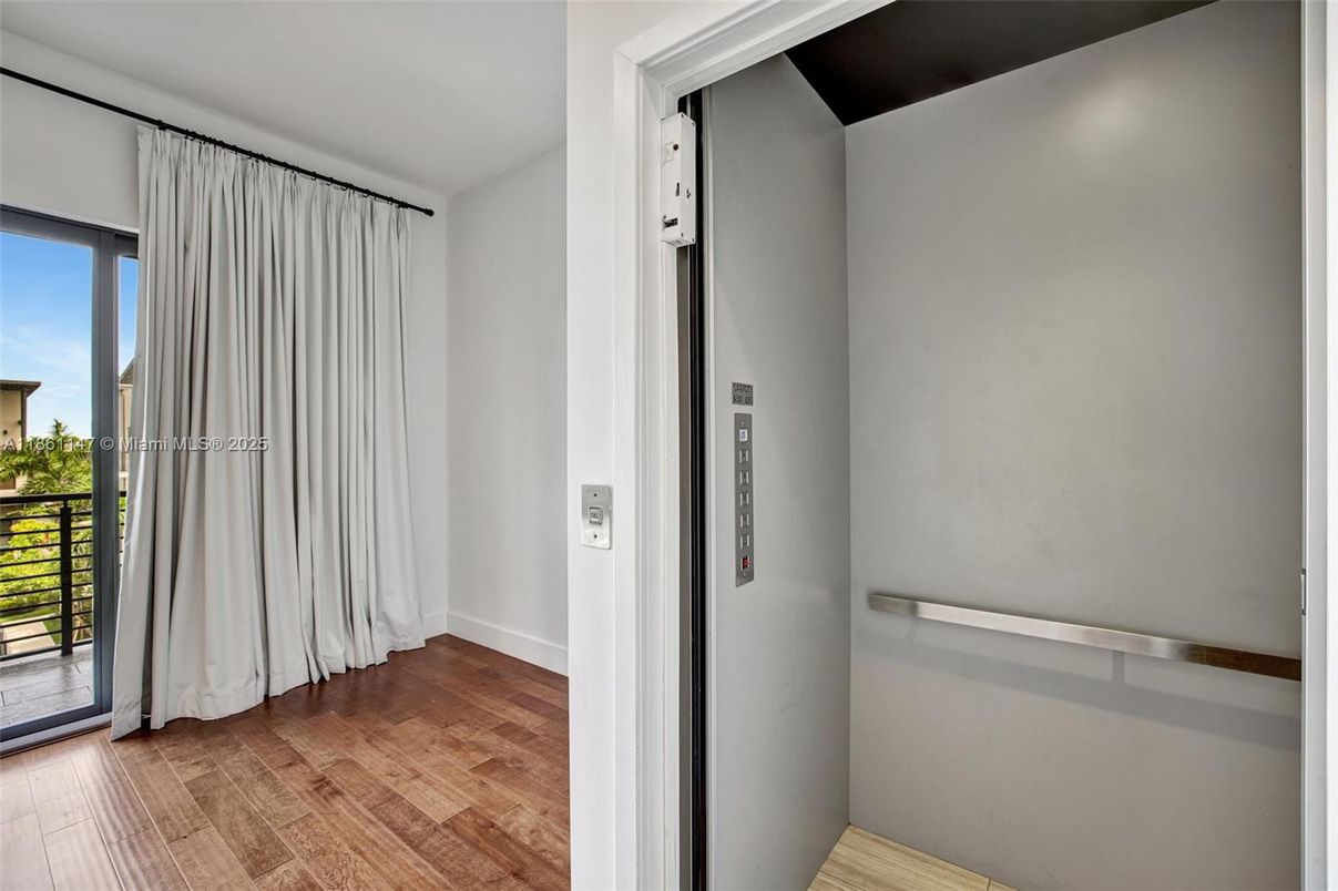 Elevator, Interior, Wood Texture Flooring