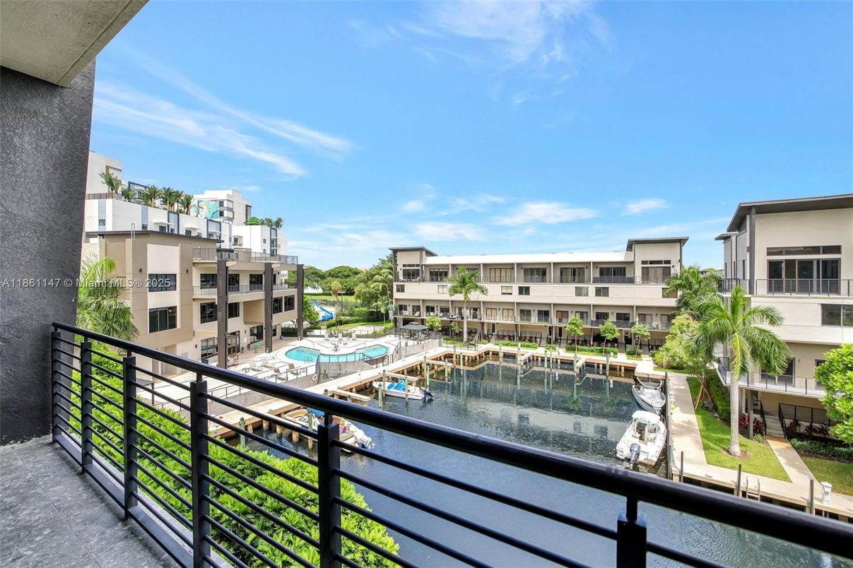 Exterior, Pool, Other