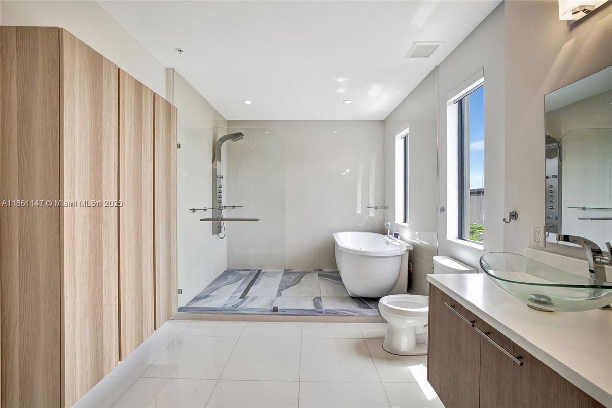 Bathroom, Dual Sink Vanities, Free Standing Baths, Interior, Recessed Lighting