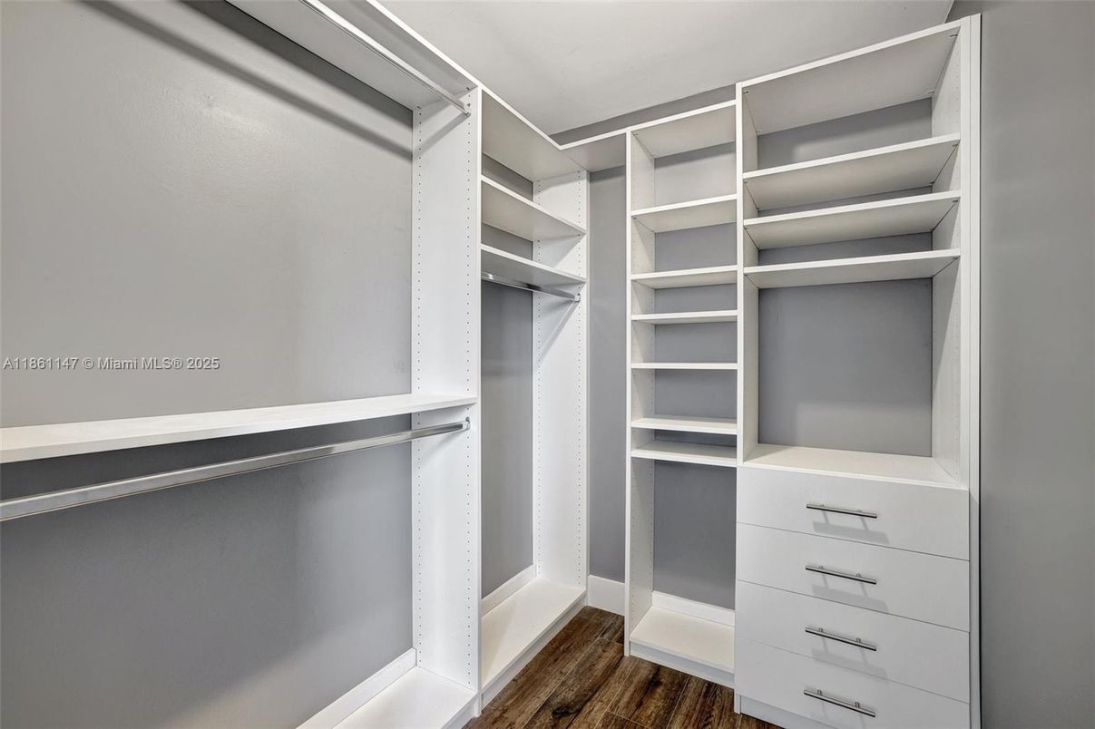 Interior, Walk-in Closets, Wood Texture Flooring