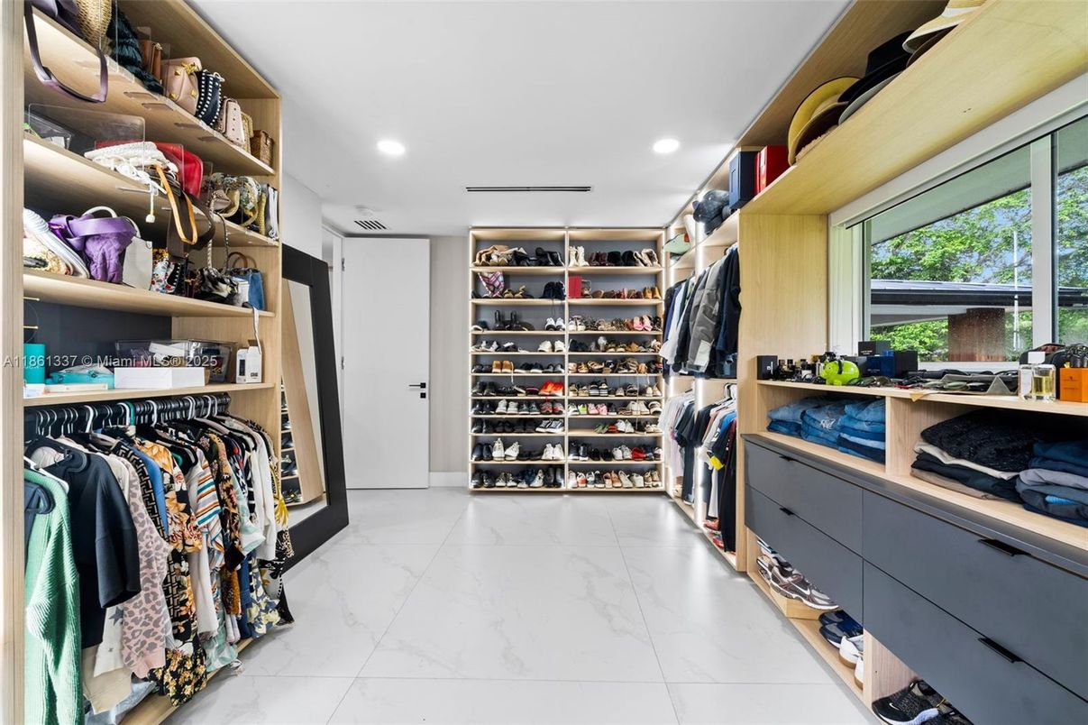 Interior, Marble, Recessed Lighting, Walk-in Closets