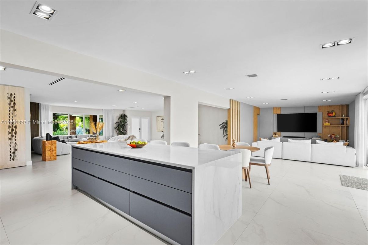 Dining room, Interior, Living room, Marble, Recessed Lighting