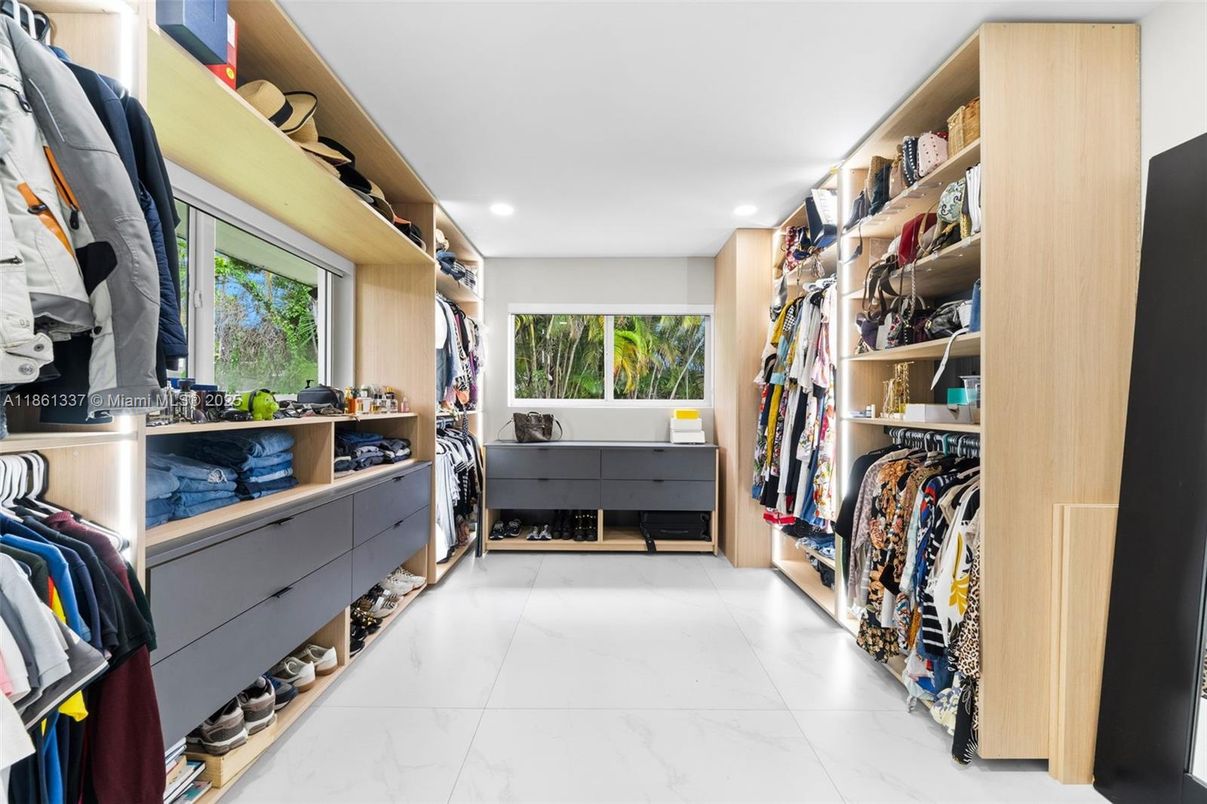 Interior, Marble, Recessed Lighting, Walk-in Closets