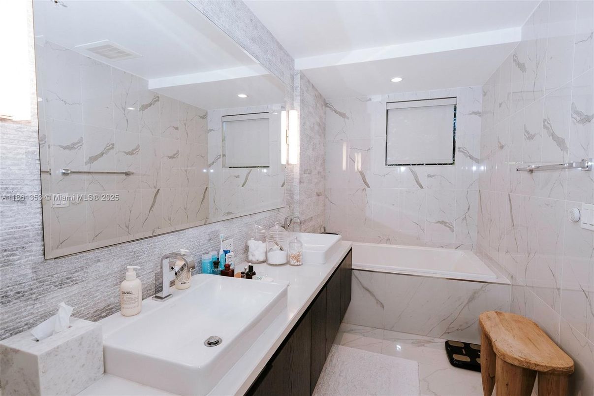 Bathroom, Interior, Marble, Marble Walls, Recessed Lighting