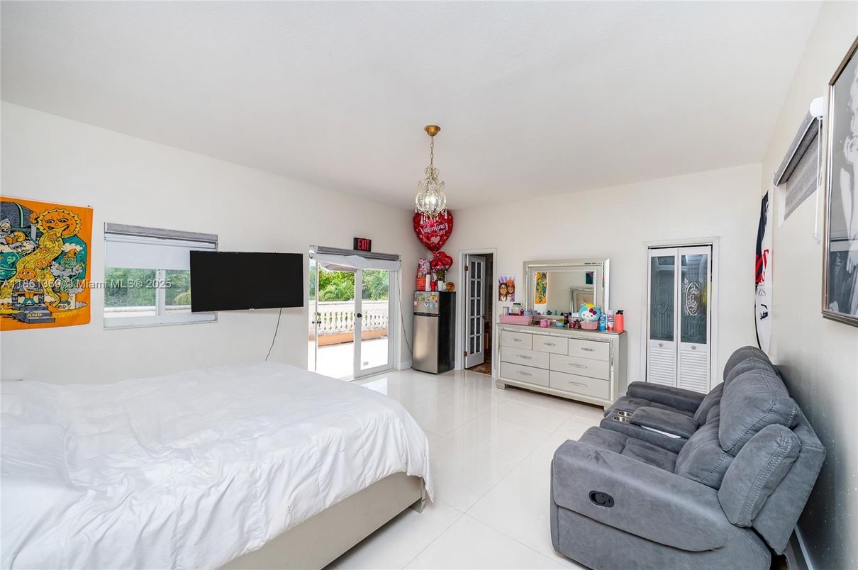 Bedroom, Interior, Pendant Lights