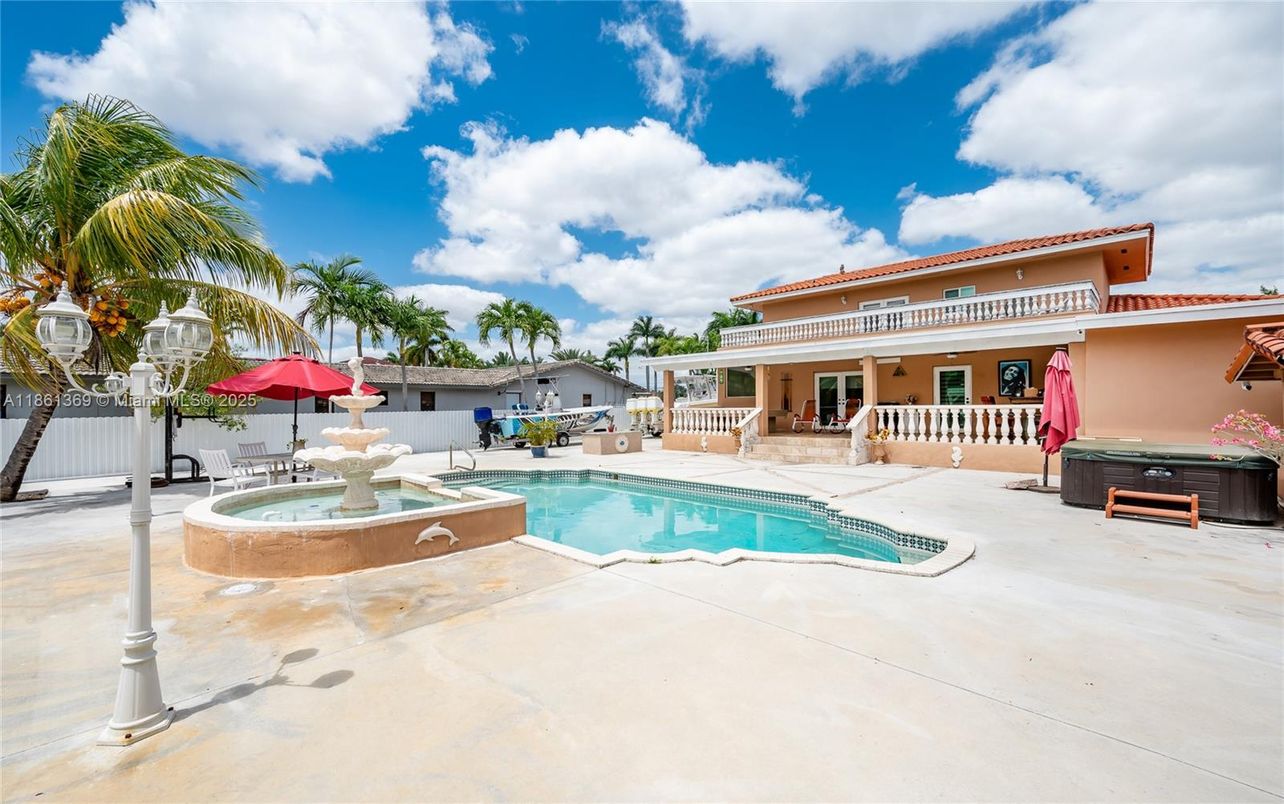 Exterior, Hot Tub, Pool