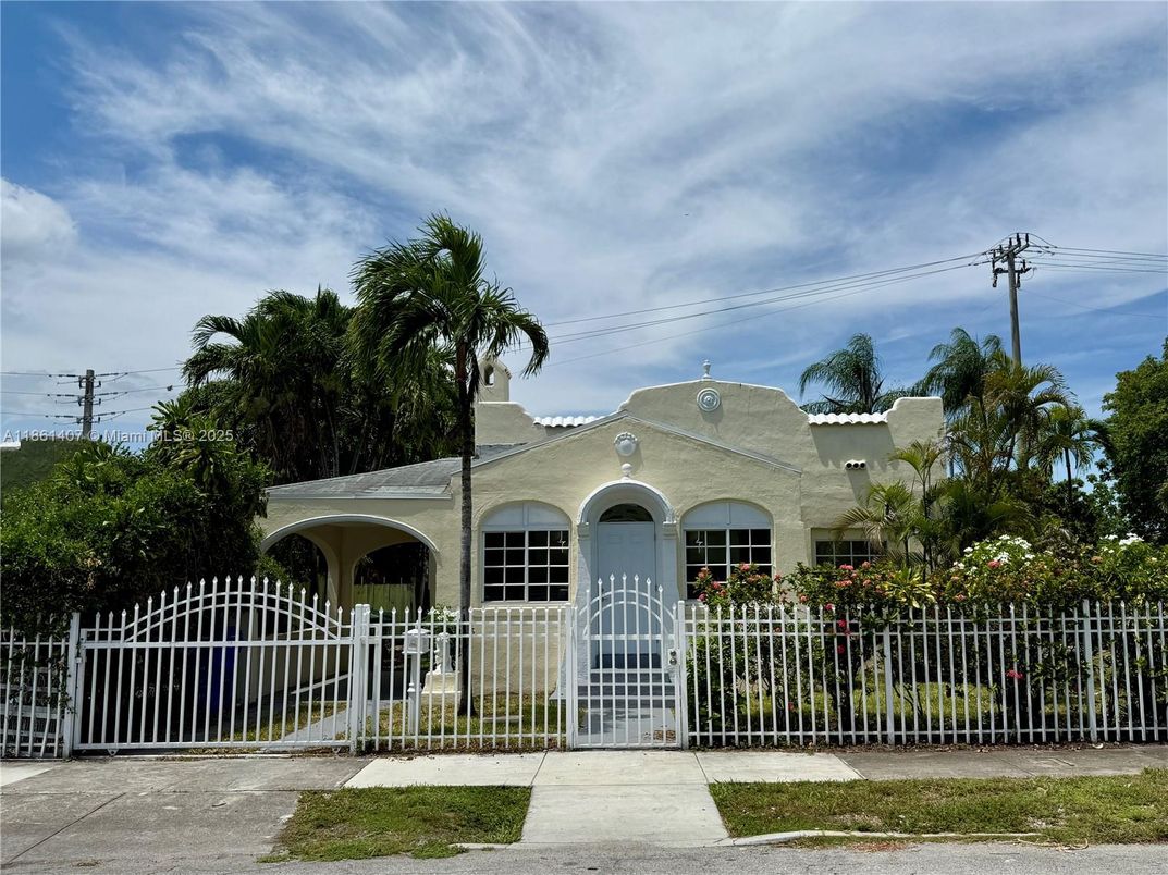 Exterior, Facade, Spanish Mediterranean