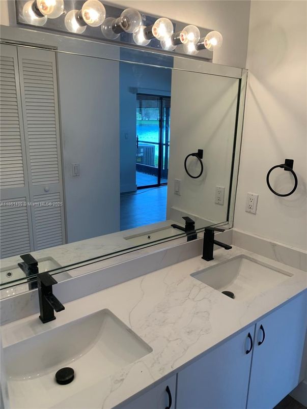 Bathroom, Dual Sink Vanities, Interior