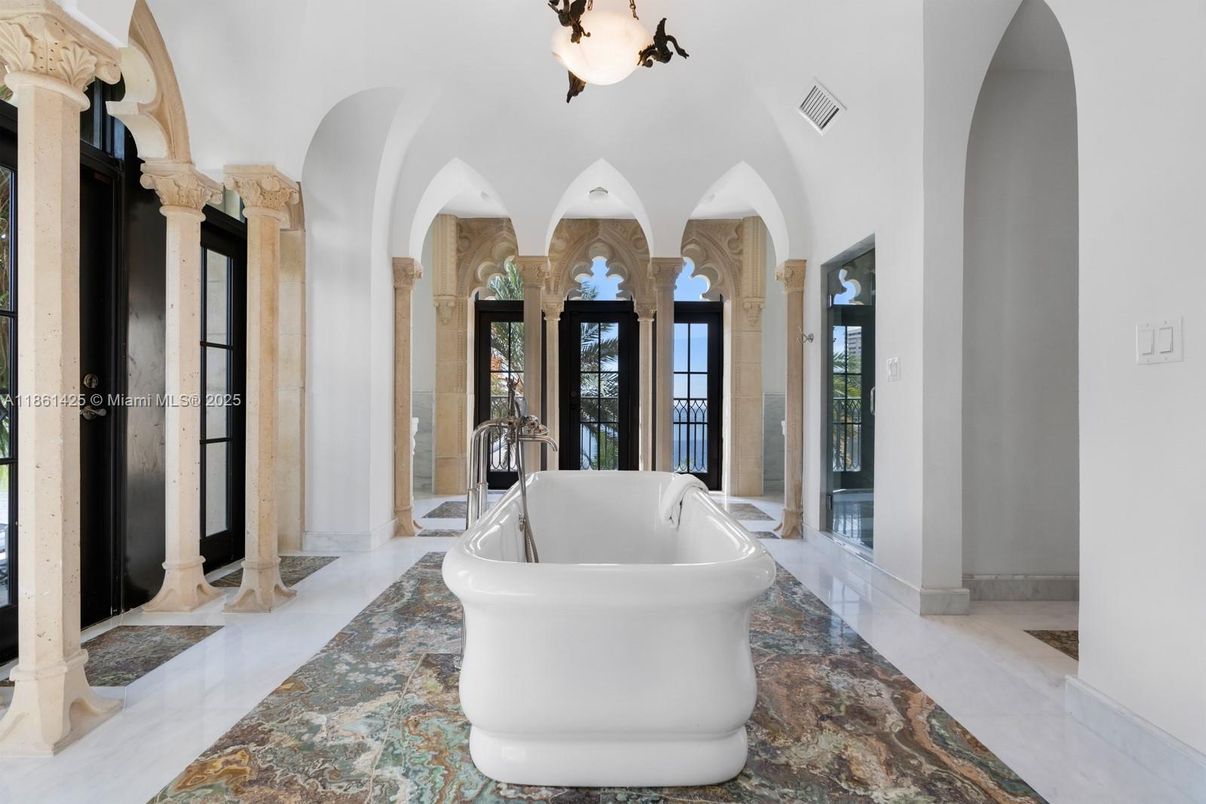 Bathroom, Free Standing Baths, Interior