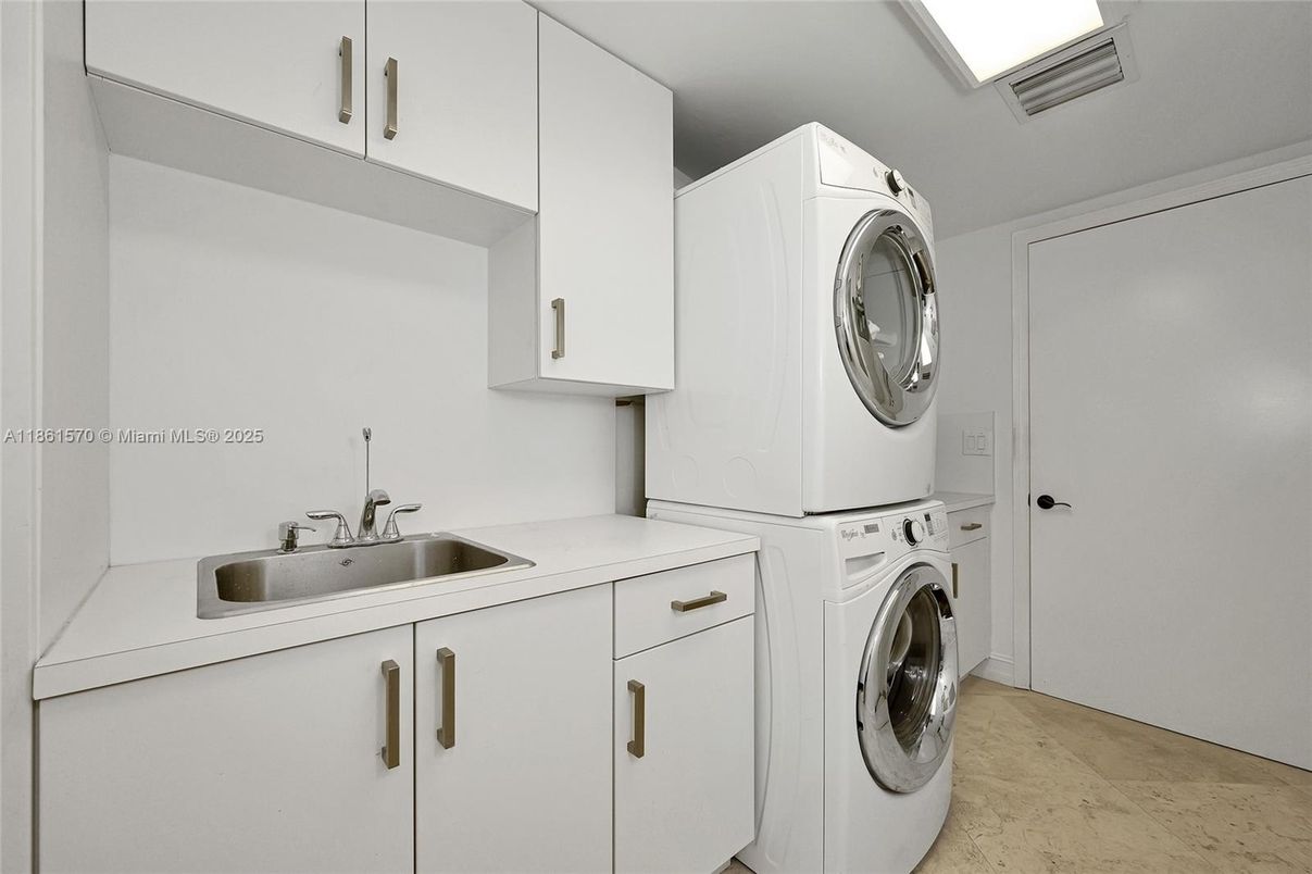 Interior, Washer
