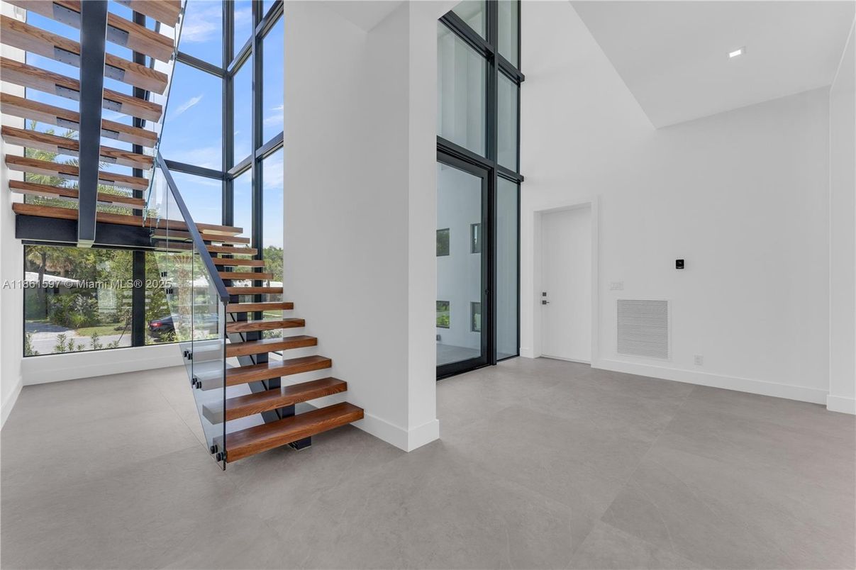 Empty room, Interior, Recessed Lighting