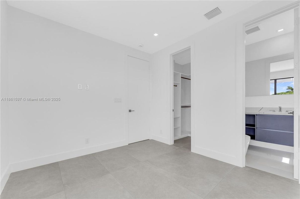 Bathroom, Empty room, Interior, Recessed Lighting