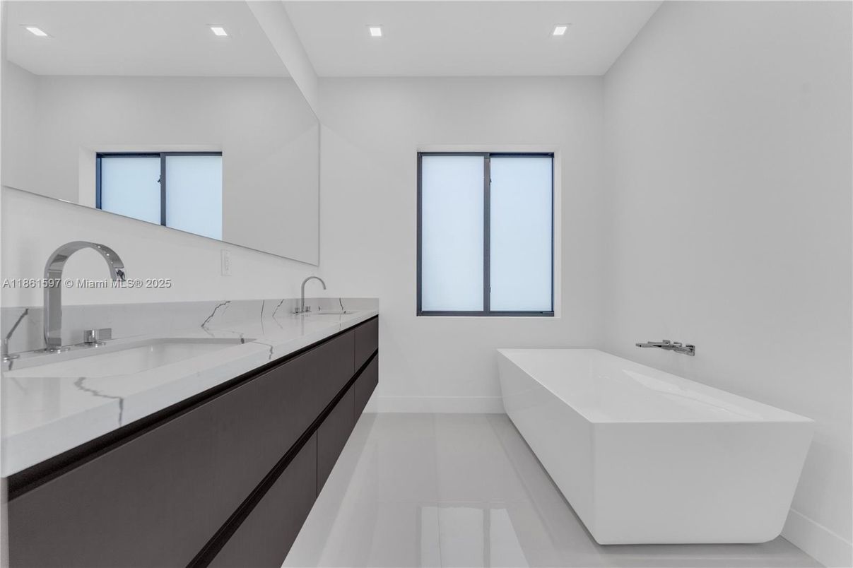 Bathroom, Dual Sink Vanities, Free Standing Baths, Interior, Recessed Lighting