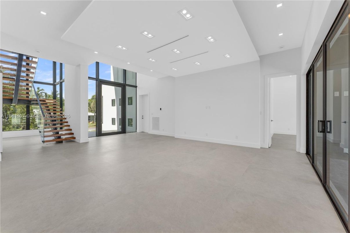 Empty room, Interior, Recessed Lighting