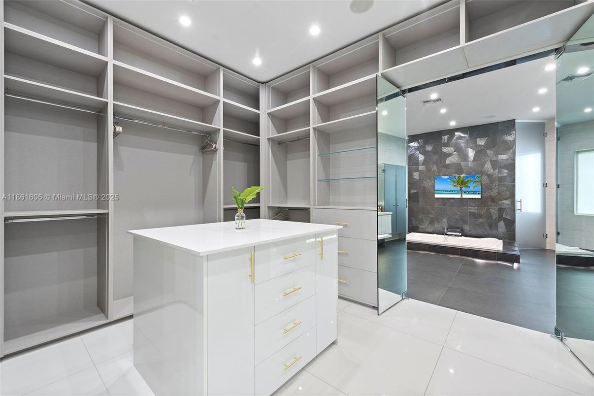 Interior, Recessed Lighting, Walk-in Closets