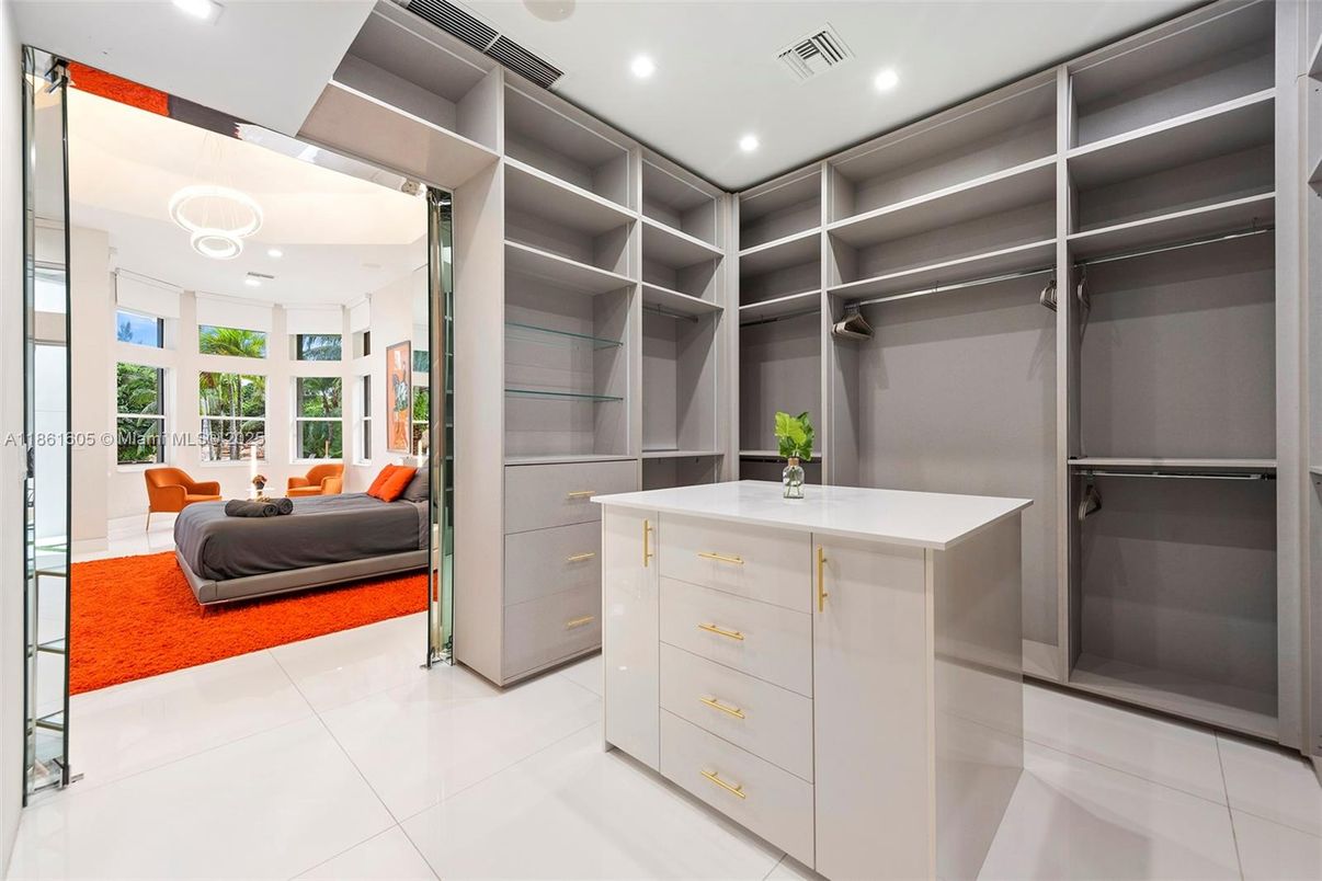 Bedroom, Interior, Recessed Lighting, Walk-in Closets
