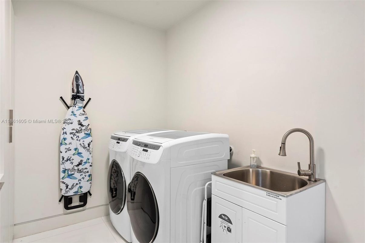 Interior, Washer