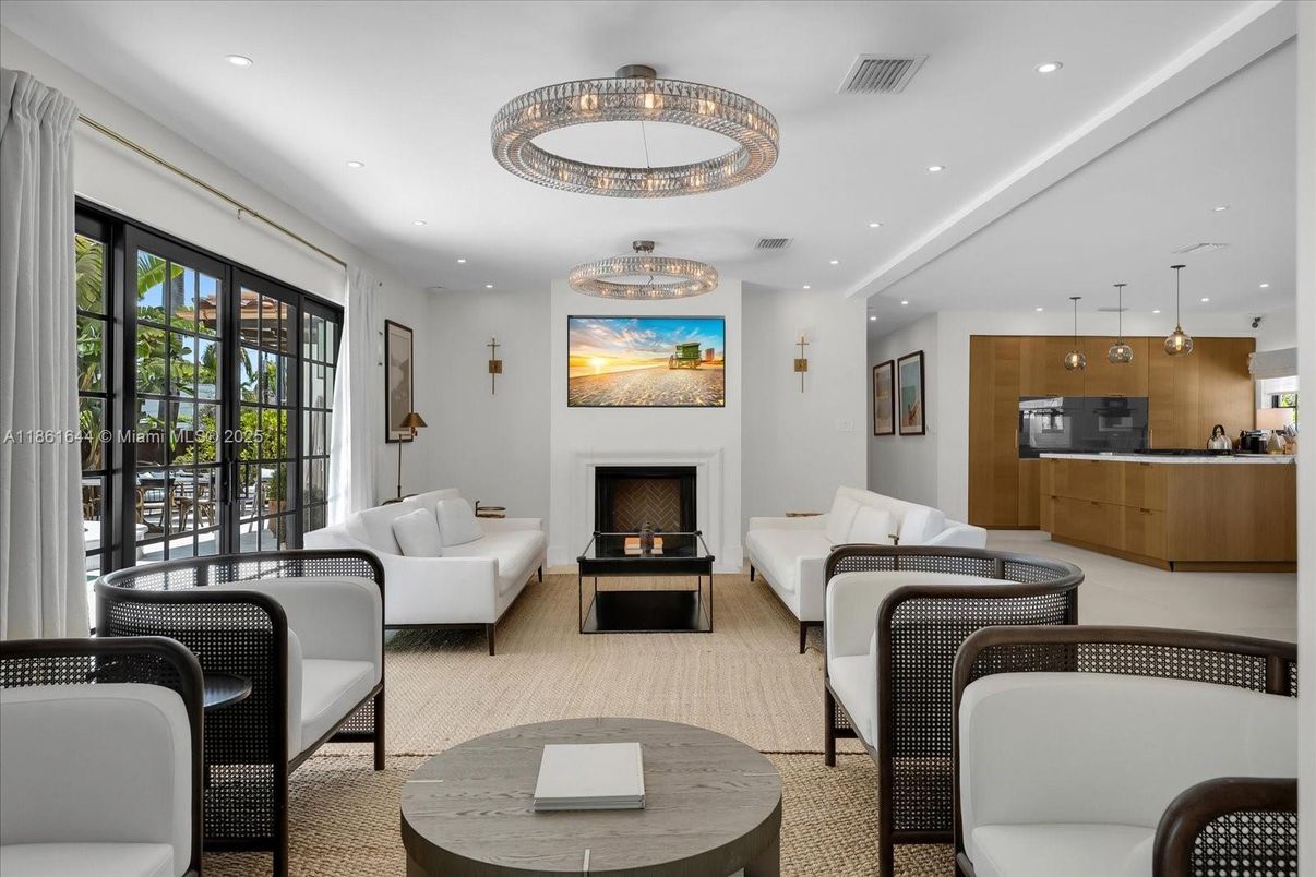 Fireplace, Interior, Living room, Pendant Lights, Recessed Lighting