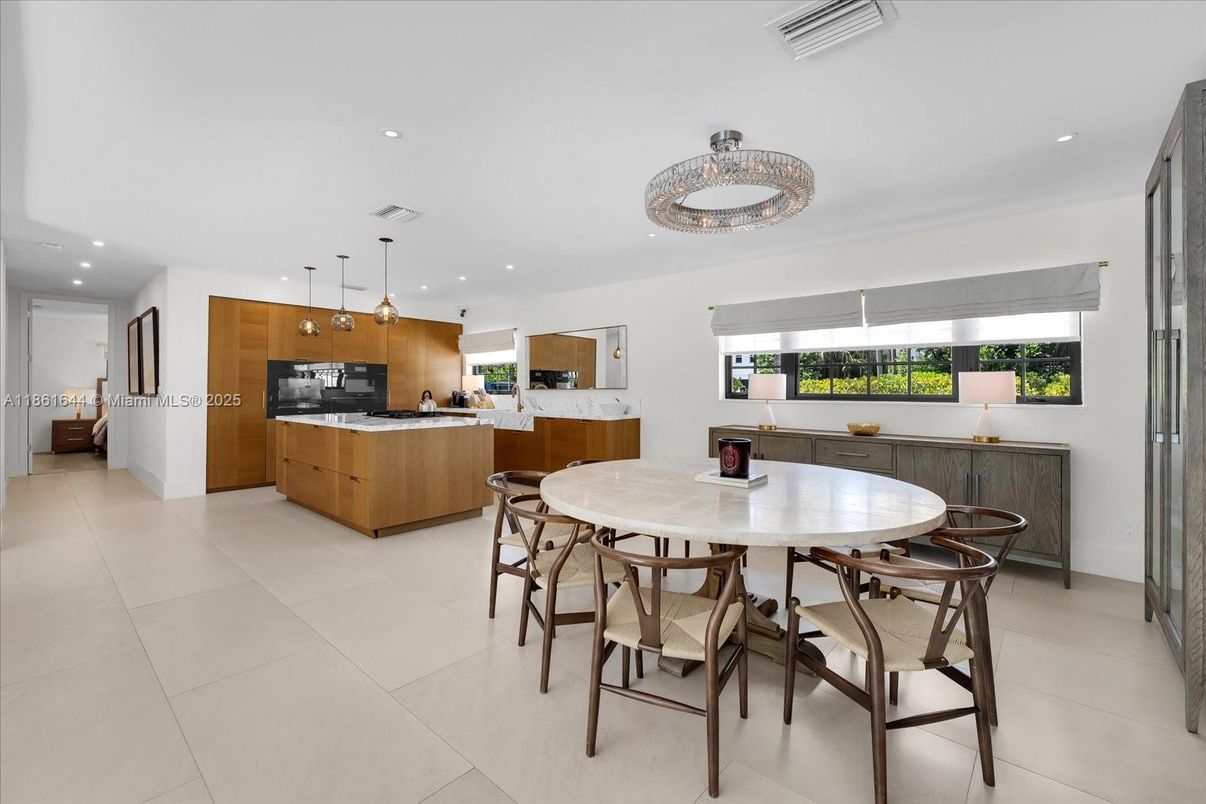 Dining room, Interior, Kitchen, Pendant Lights, Recessed Lighting