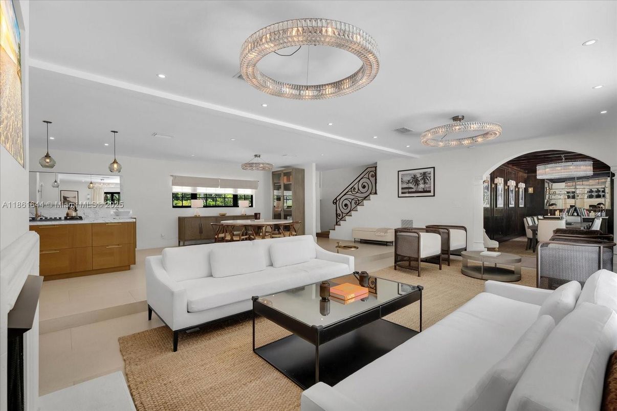 Dining room, Interior, Living room, Pendant Lights, Recessed Lighting