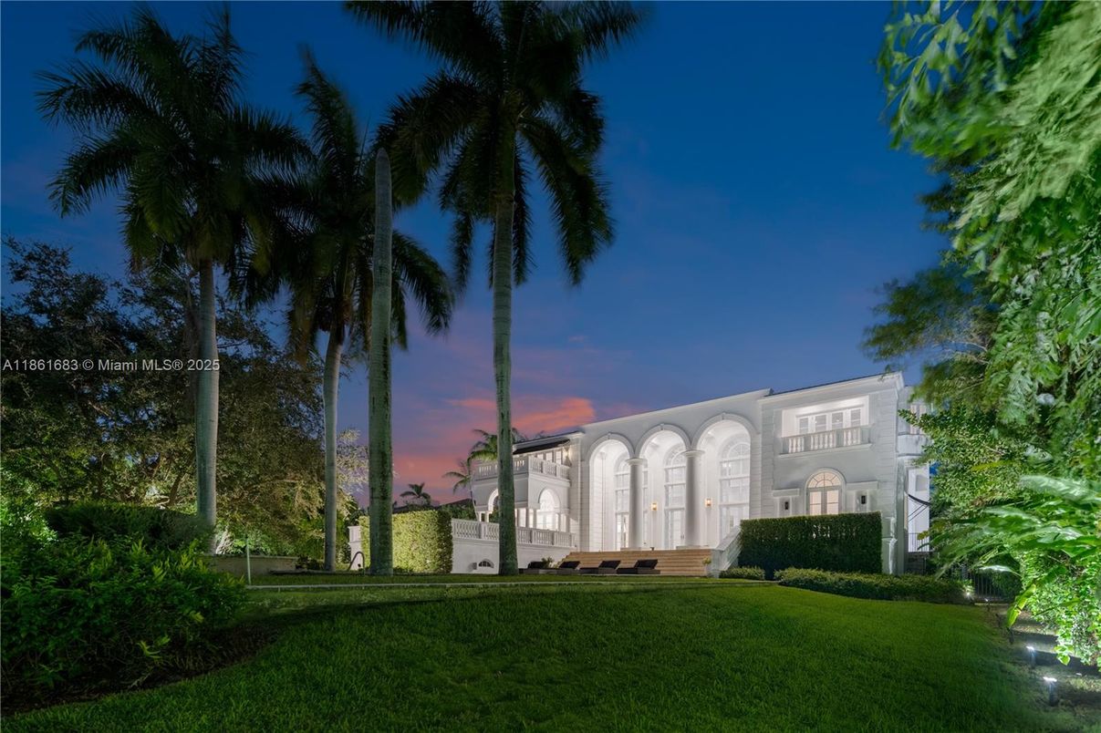 Backyard, Exterior, Facade, Mediterranean