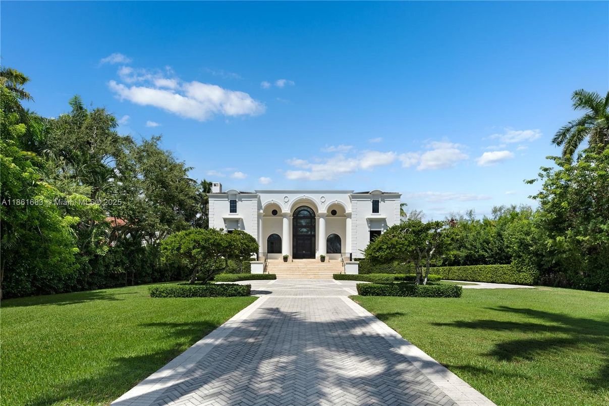 Backyard, Exterior, Facade, French Provincial