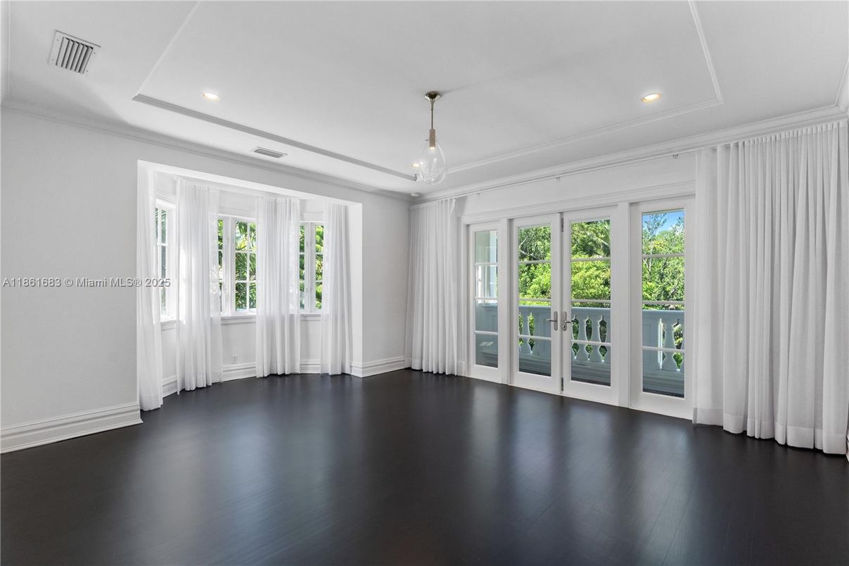Empty room, Interior, Pendant Lights, Recessed Lighting, Wood Texture Flooring