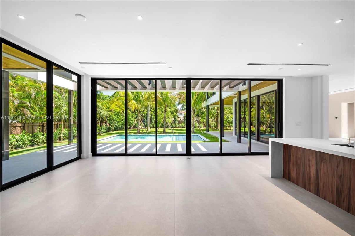 Empty room, Interior, Recessed Lighting