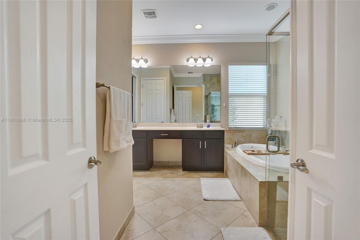 Bathroom, Dual Sink Vanities, Interior, Recessed Lighting