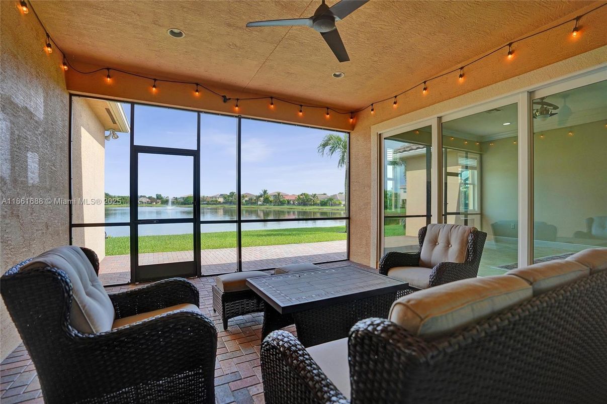 Interior, Living room, Sun Room, Water