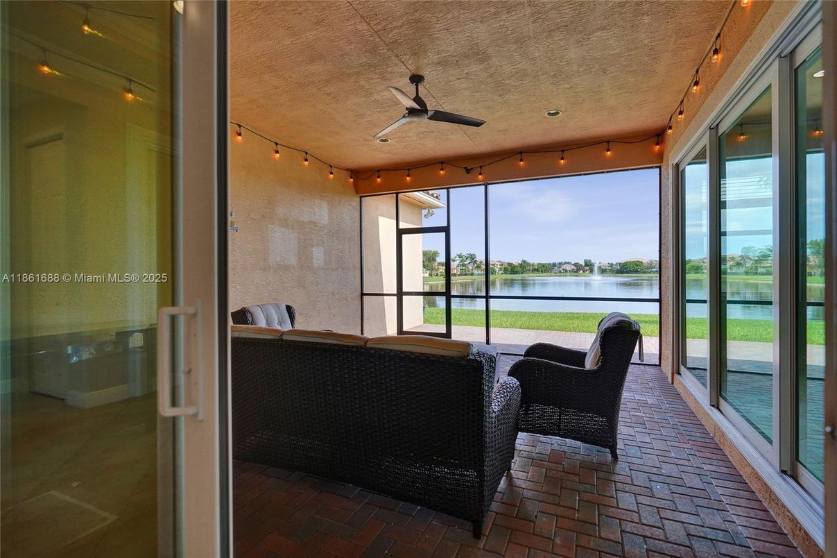 Interior, Sun Room, Water