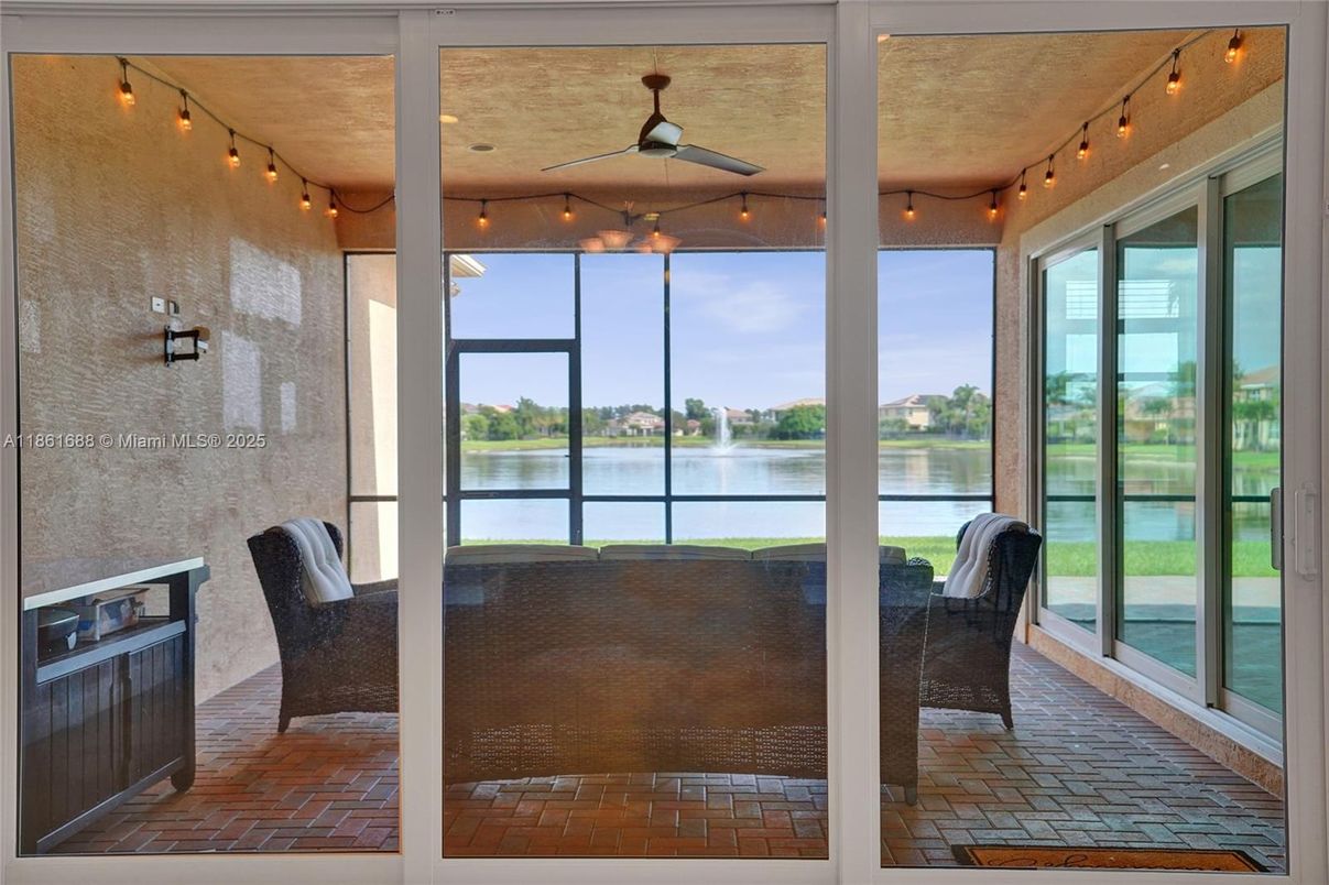 Interior, Sun Room, Water