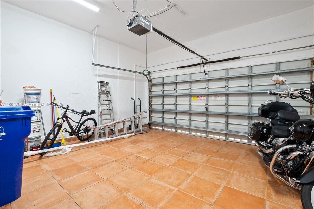 Garage, Interior