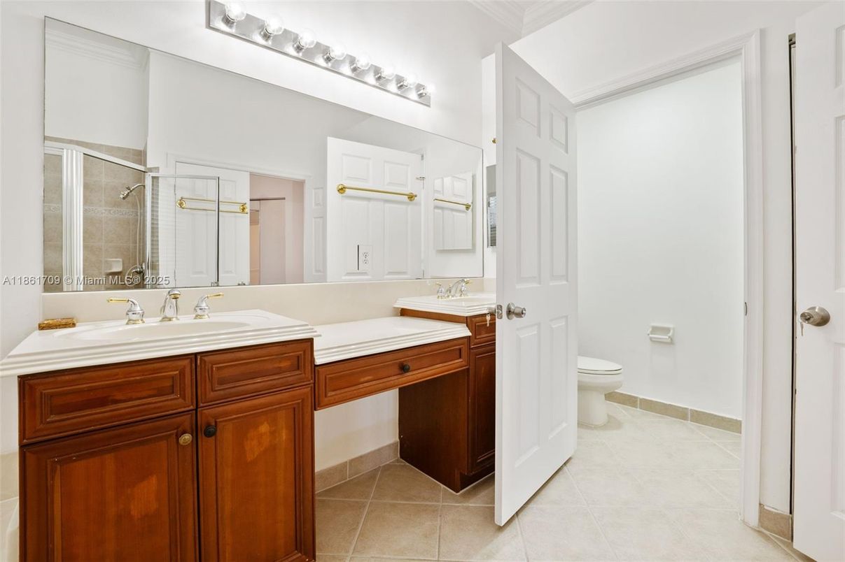 Bathroom, Dual Sink Vanities, Interior