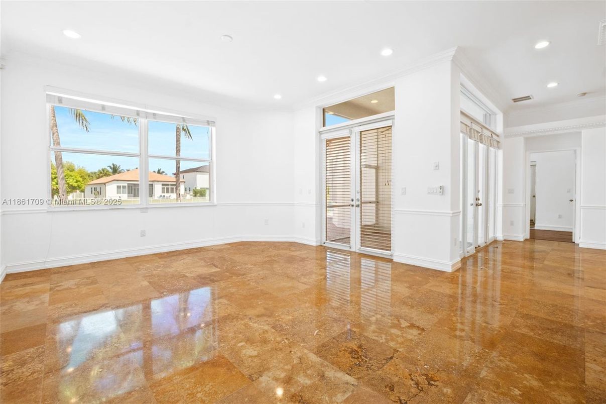 Empty room, Interior, Recessed Lighting