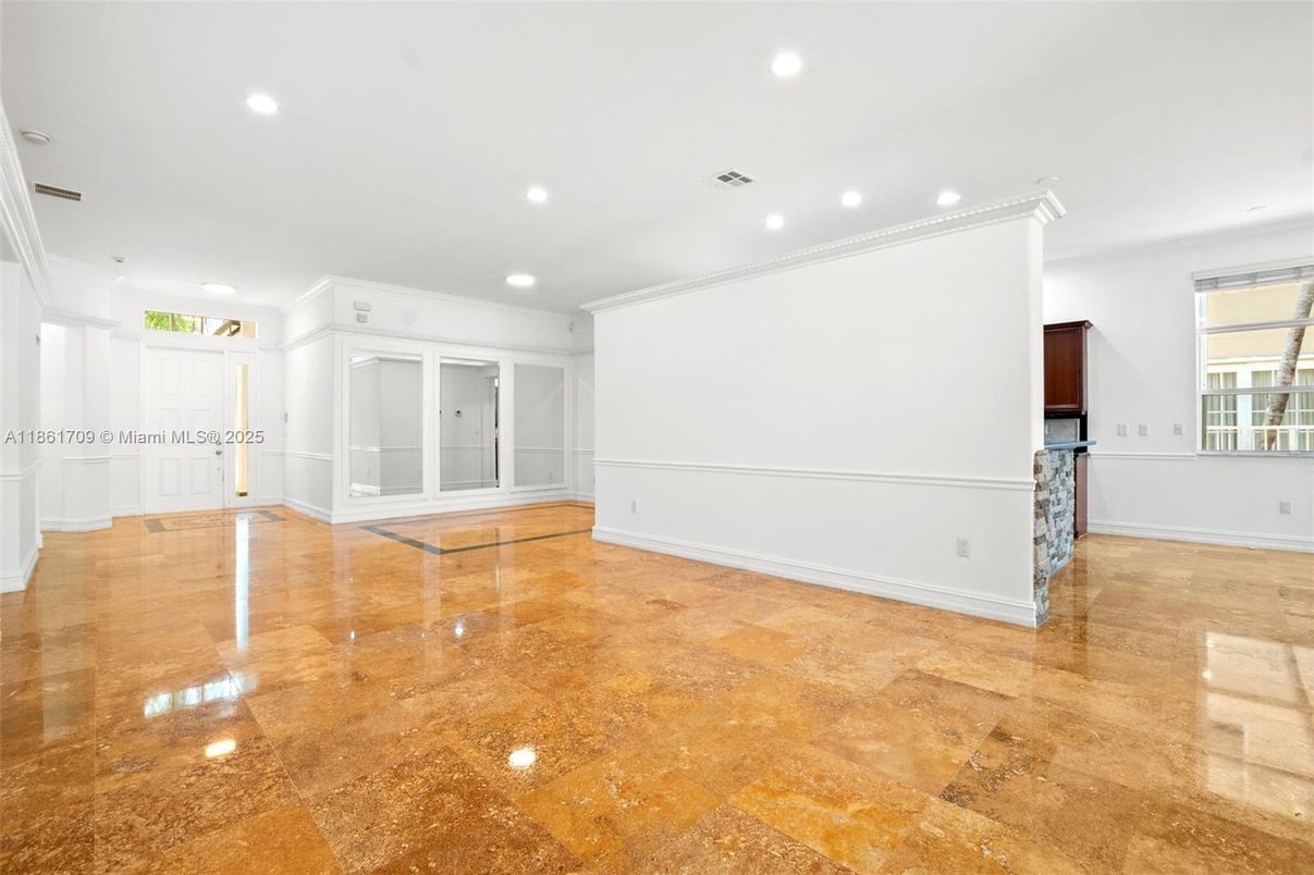 Empty room, Interior, Recessed Lighting