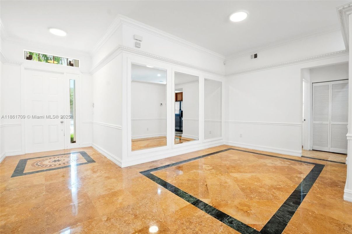 Empty room, Interior, Recessed Lighting