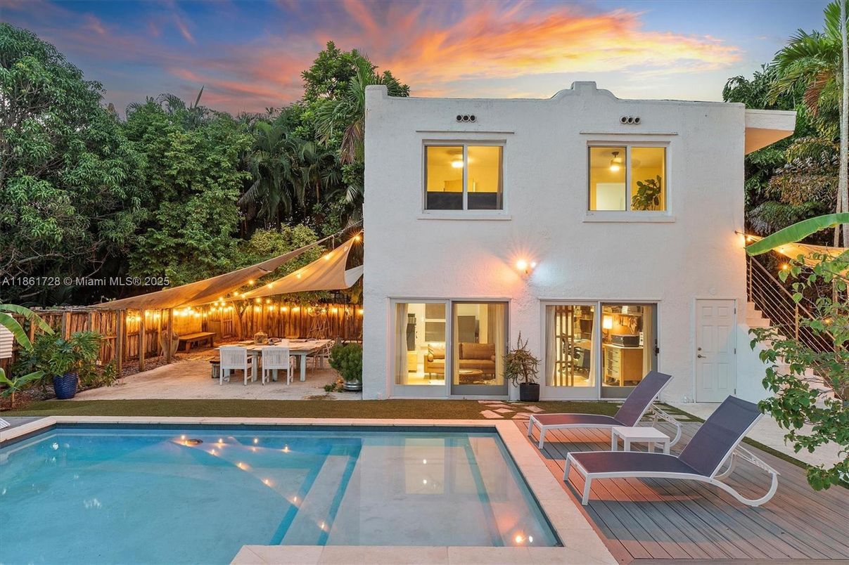 Exterior, Pool