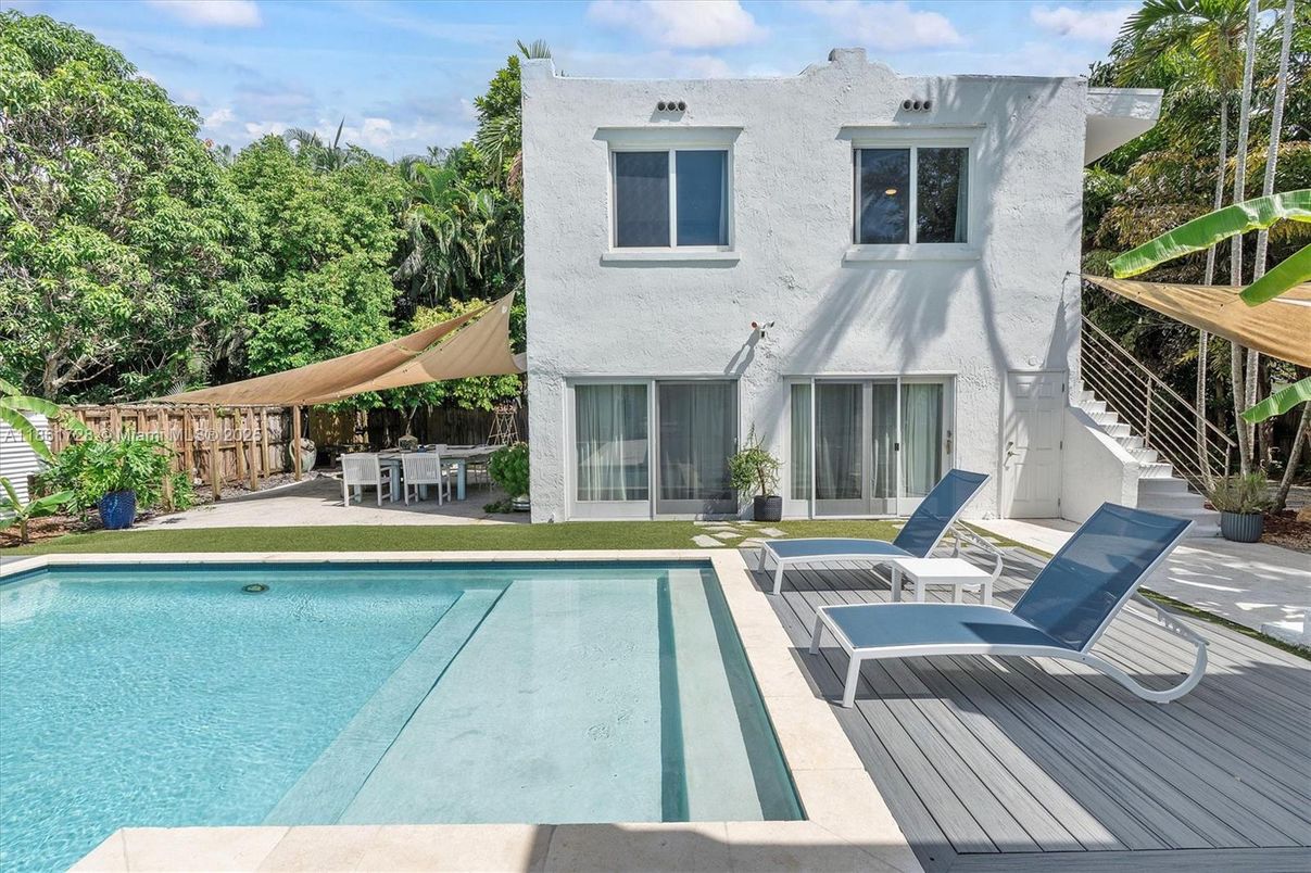 Exterior, Pool