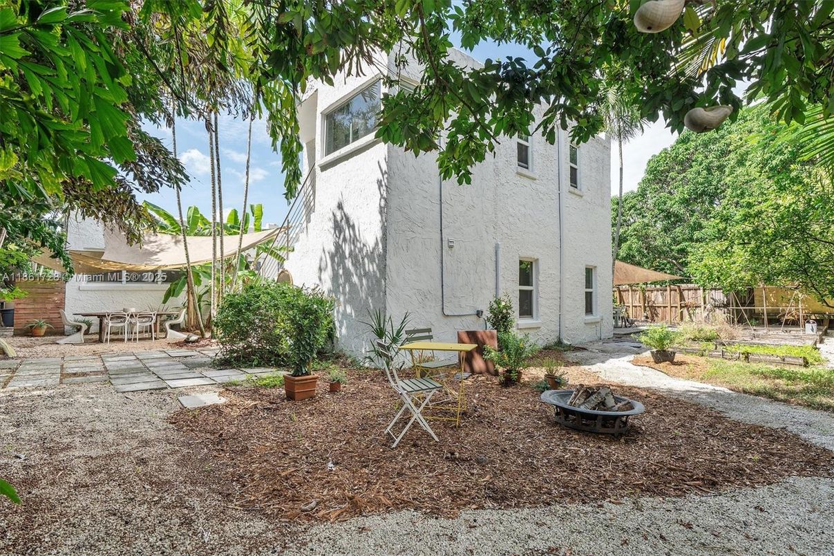 Backyard, Exterior