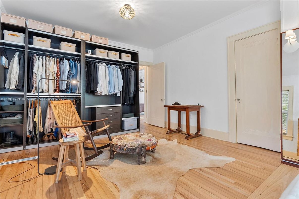 Interior, Walk-in Closets, Wood Texture Flooring