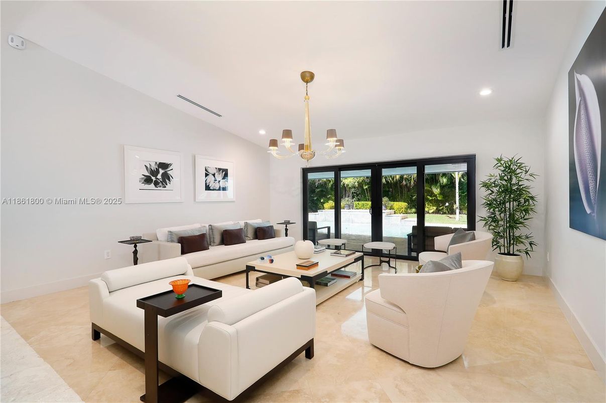 Interior, Living room, Pendant Lights, Recessed Lighting