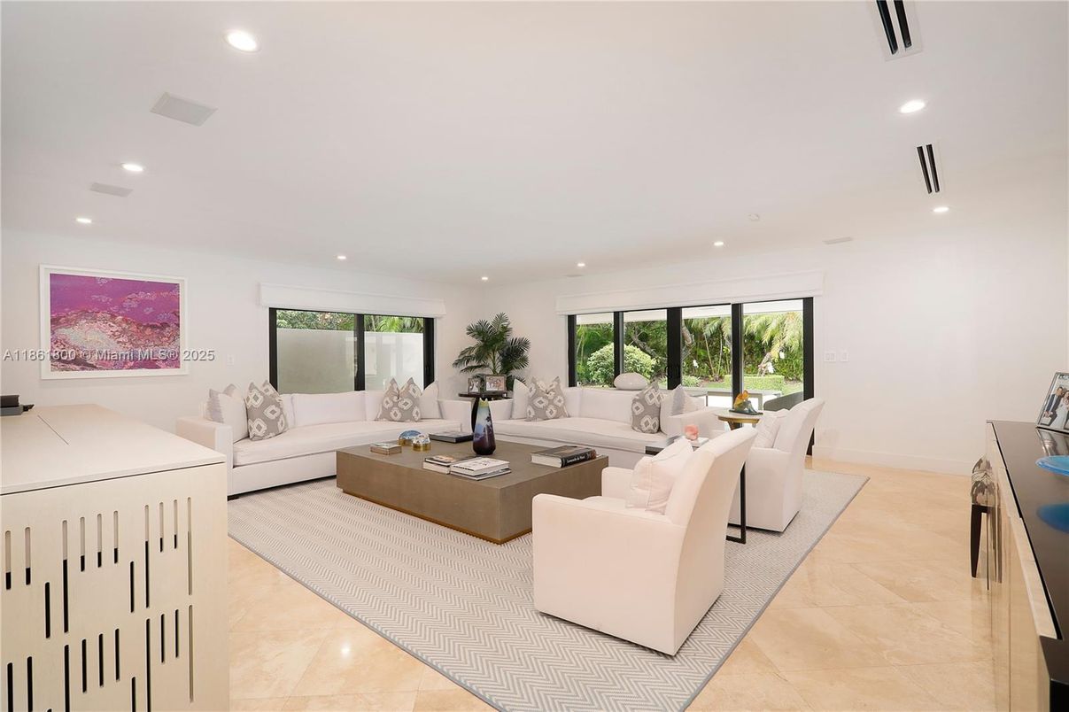 Dining room, Interior, Living room, Recessed Lighting
