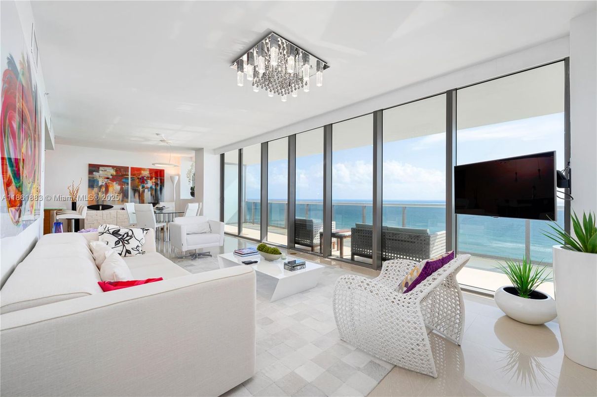 Chandelier, Dining room, Interior, Living room, Water