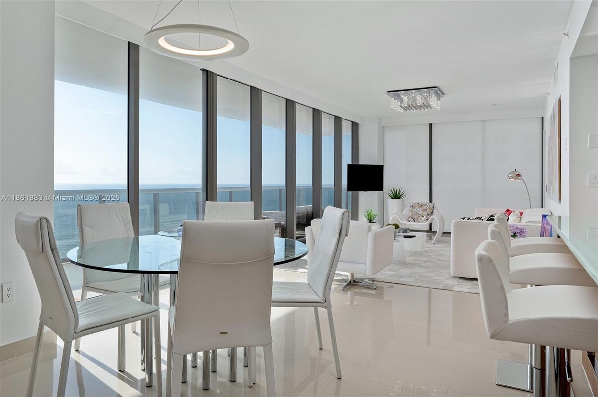 Dining room, Interior, Living room, Pendant Lights, Recessed Lighting, Water